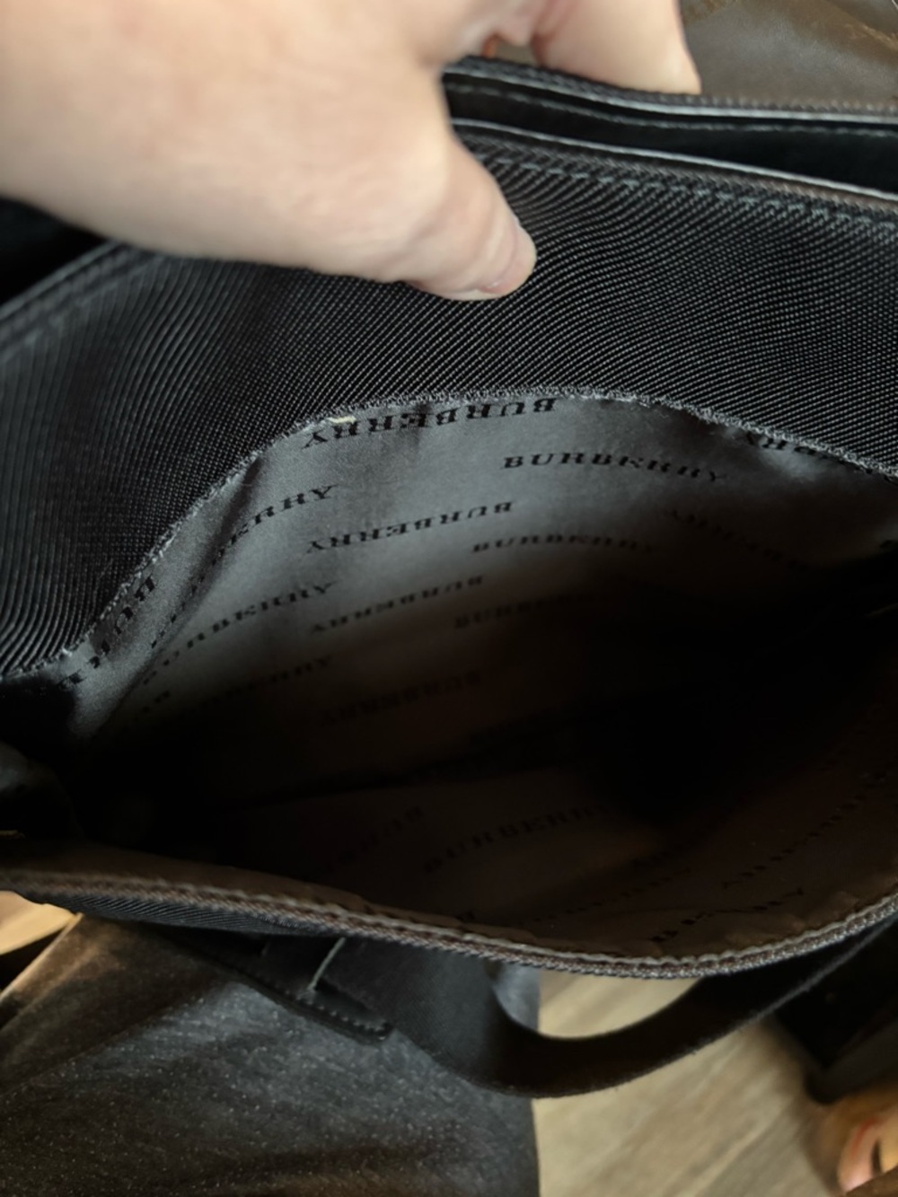 Burberry Black Nylon & Leather Messenger Bag Iconic Check Detail Very Good Cond - Picture 6 of 10